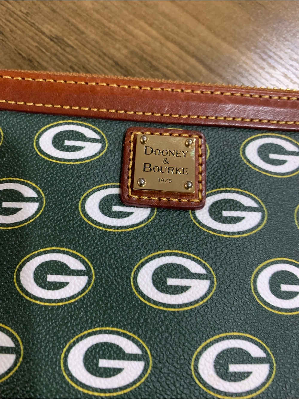 Dooney & Bourke Green Bay Packers NFL Logo Wristlet - Picture 3 of 4